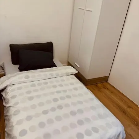 Apartment Studio Apart *